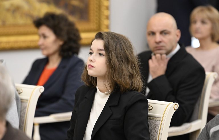 В День герба и флага Тверской области жителям региона вручены награды и паспорта