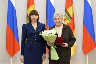В День герба и флага Тверской области жителям региона вручены награды и паспорта