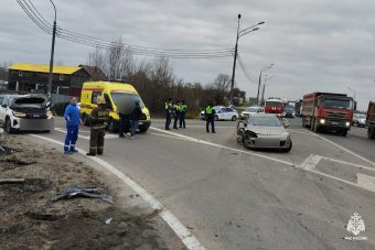 В Тверской области на трассе М-10 столкнулись 3 автомобиля