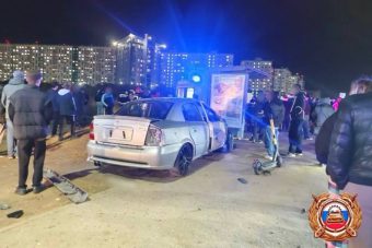 В Твери машина врезалась в остановку, пострадали трое взрослых и ребенок