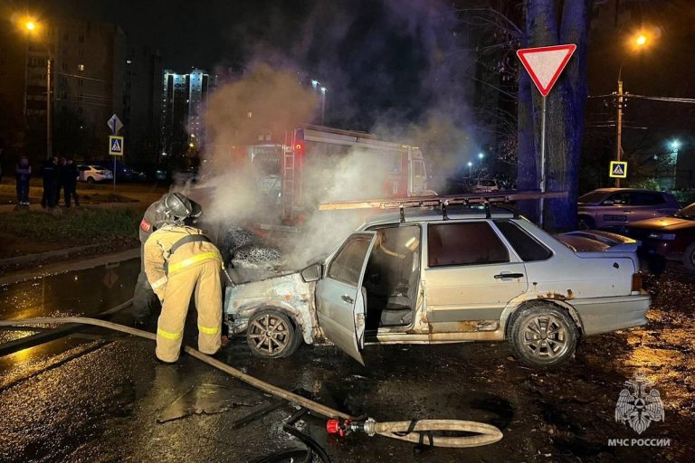Автомобиль горел в Московском районе Твери