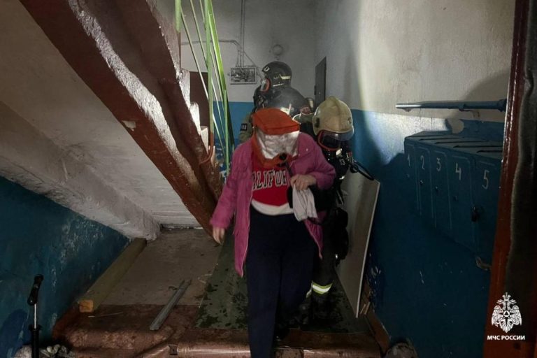 Из-за пожара эвакуировали жильцов многоквартирного дома в Тверской области Из-за пожара эвакуировали жильцов многоквартирного дома в Тверской области