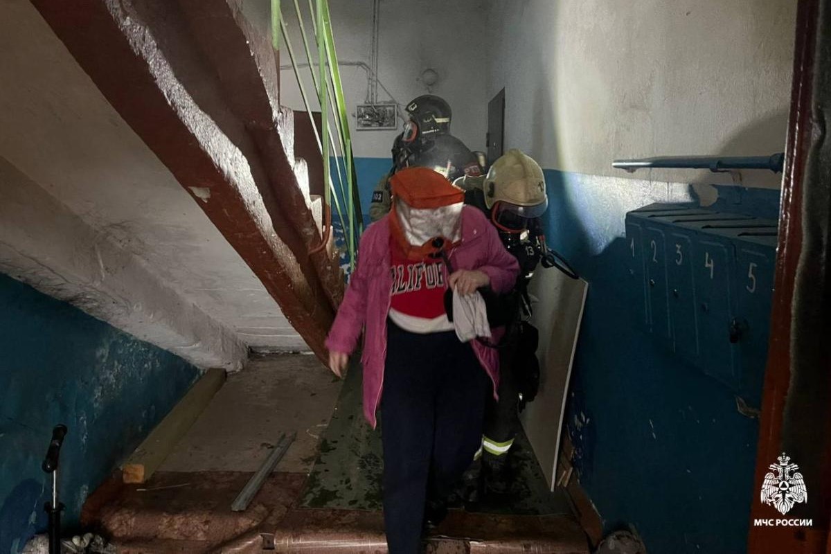 Из-за пожара эвакуировали жильцов многоквартирного дома в Тверской области