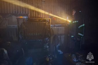 Мужчину спасли из горящего дома в Тверской области Мужчину спасли из горящего дома в Тверской области