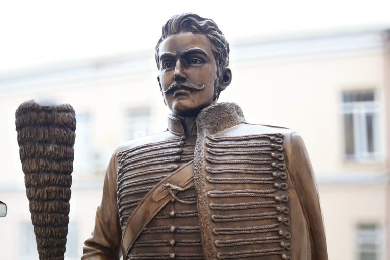 Памятник поручику Ржевскому установлен в Тверской области