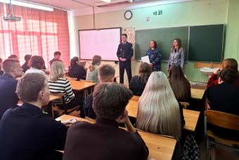 Сотрудники уголовно-исполнительной системы встретились с учащимися школы в Тверской области