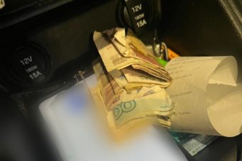 Пьяный автомобилист пытался дать взятку инспекторам ДПС в Тверской области