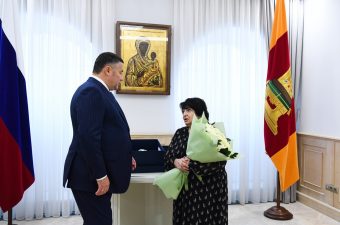 Главный врач Тверского медцентра имени Аваева Каринэ Конюхова отмечает юбилей