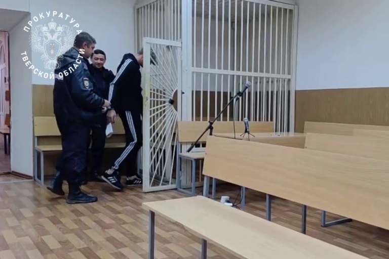 В Тверской области мужчина пытался сжечь бывшую возлюбленную и ее подругу