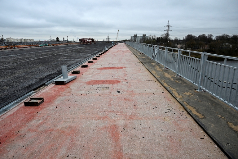 Виталий Королев на площадке строительства Западного моста в Твери: реализацию проекта буду контролировать лично