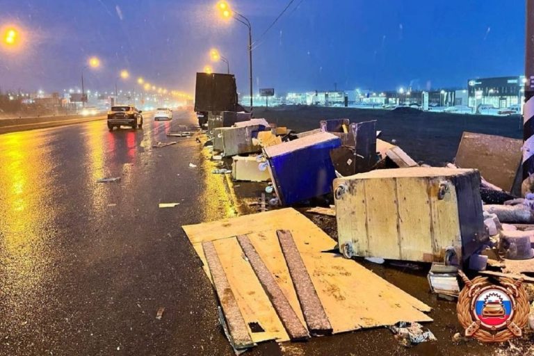 Автобус и грузовик столкнулись под Тверью