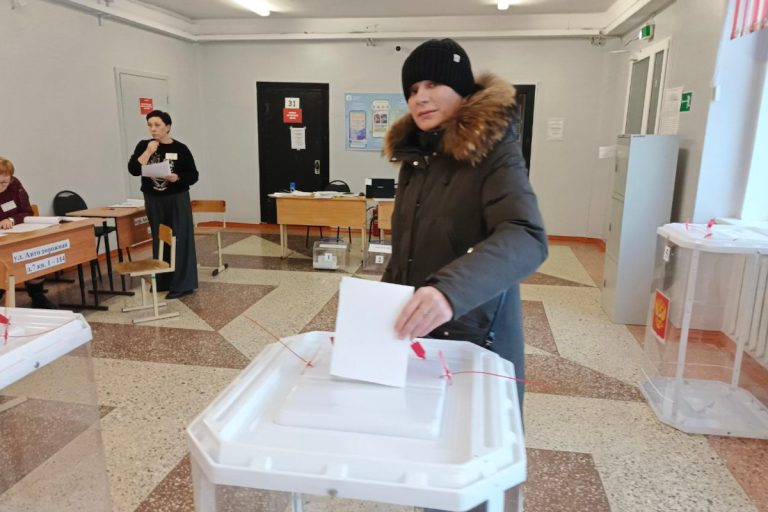 В Удомельском округе на избирательные участки пришли родственники бойцов СВО