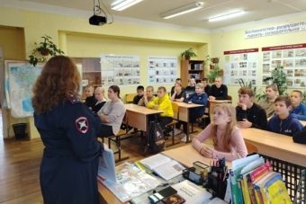 Автоинспекторы провели встречу с учащимися школы в Тверской области