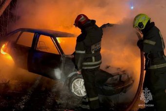 Неизвестный поджег автомобиль в Заволжском районе Твери