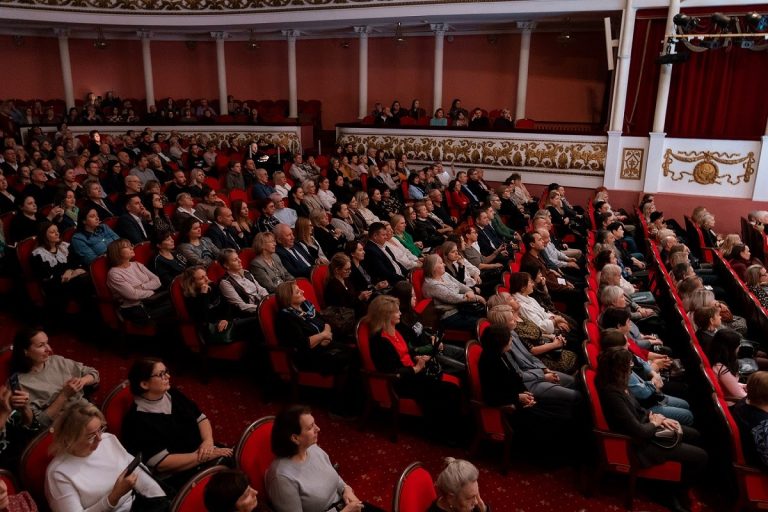 В Твери состоялся спектакль-концерт с участием артиста Игоря Костолевского и дирижера Юрия Башмета