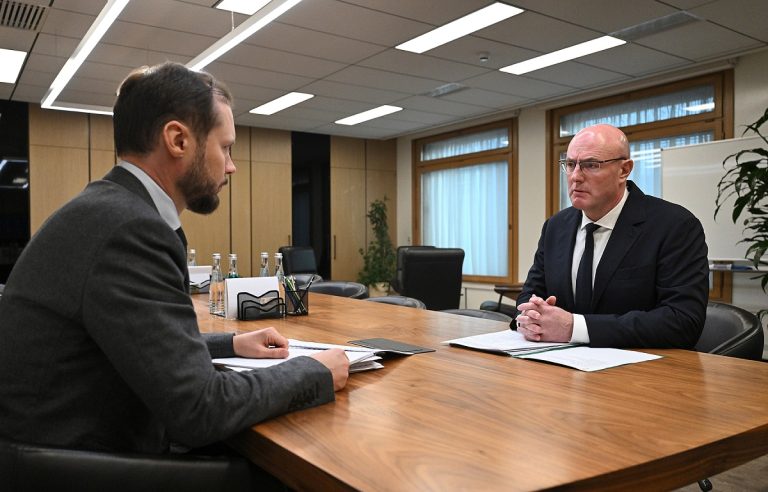 Вице-премьер правительства РФ провел рабочую встречу с врио губернатора Тверской области Виталием Королевым