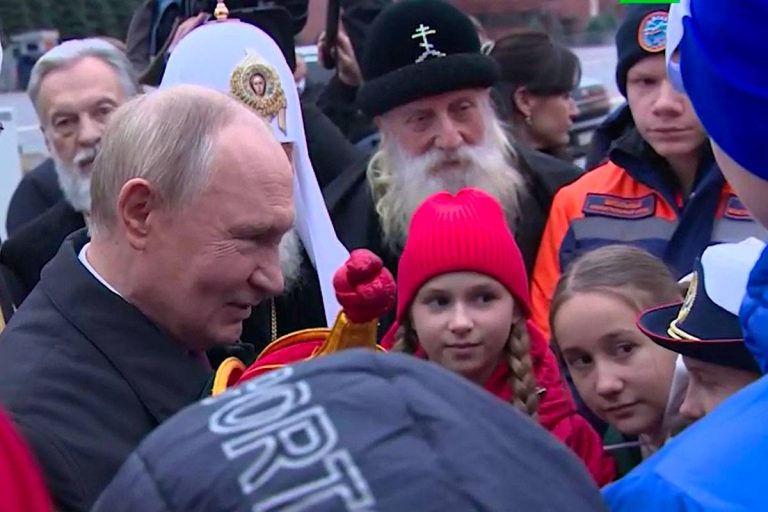 В День народного единства Владимир Путин рассказал молодёжи о своих тверских корнях