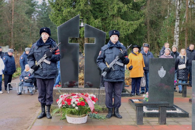 В Твери почтили память сотрудников полиции, погибших при исполнении служебного долга