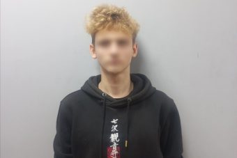 Под Тверью бдительная пенсионерка сдала пособника мошенников в полицию Под Тверью бдительная пенсионерка сдала пособника мошенников в полицию