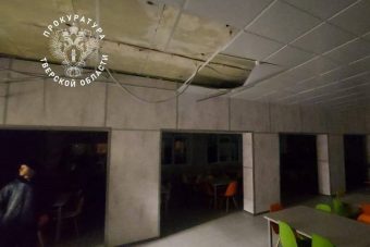 В школе в Тверской области обрушился потолок В школе в Тверской области обрушился потолок