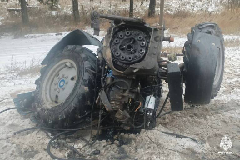 В Тверской области столкнулись фура и трактор