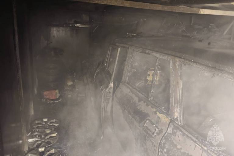 Мужчина погиб при пожаре в гараже в Твери