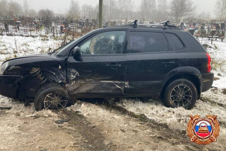 Выезд на встречную полосу стал причиной ДТП с пострадавшей в Тверской области