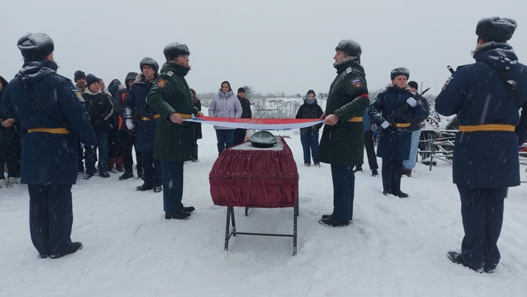 Жители Тверской области простились с юным бойцом, погибшим на СВО