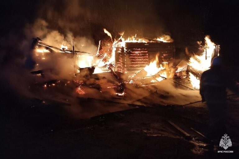 Частный дом сгорел в Тверской области