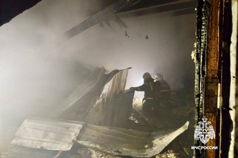 Пиломатериалы горели в Пролетарском районе Твери