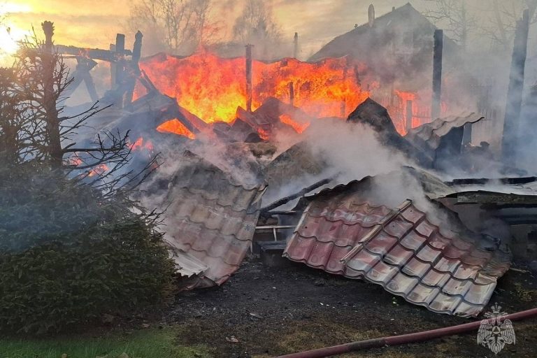 Дачный дом сгорел в Тверской области