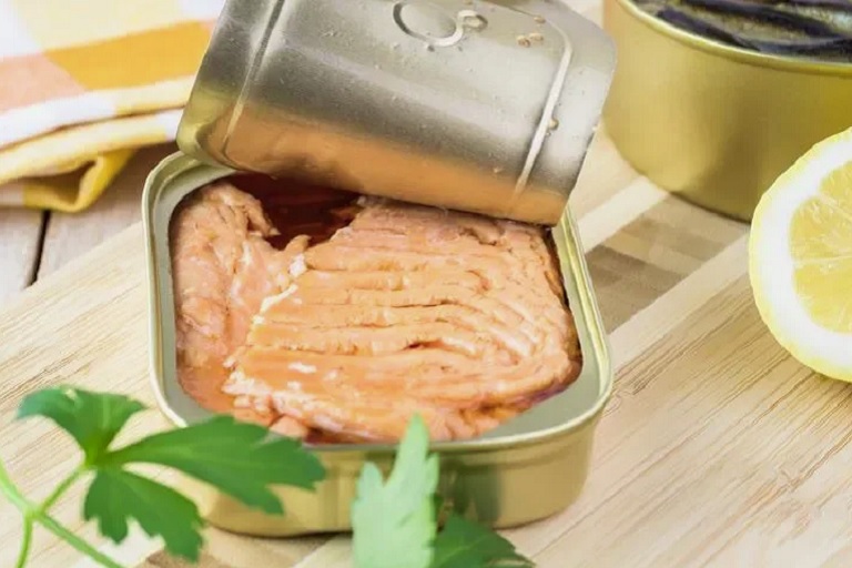 Предприятие-фантом в Тверской области произвело рыбу из колбасы и хрустящих крылышек к пиву