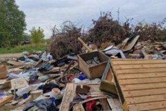 Свалку на сельхозугодьях организовали в Тверской области