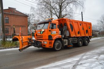 Снегоуборочная техника вышла на дороги Твери Снегоуборочная техника вышла на дороги Твери