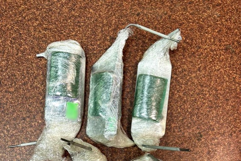 Мобильные телефоны пытались перебросить в исправительную колонию в Твери