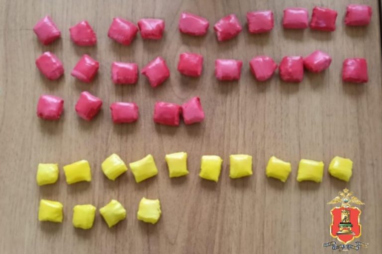 Юную пару из Твери задержали с крупной партией наркотиков