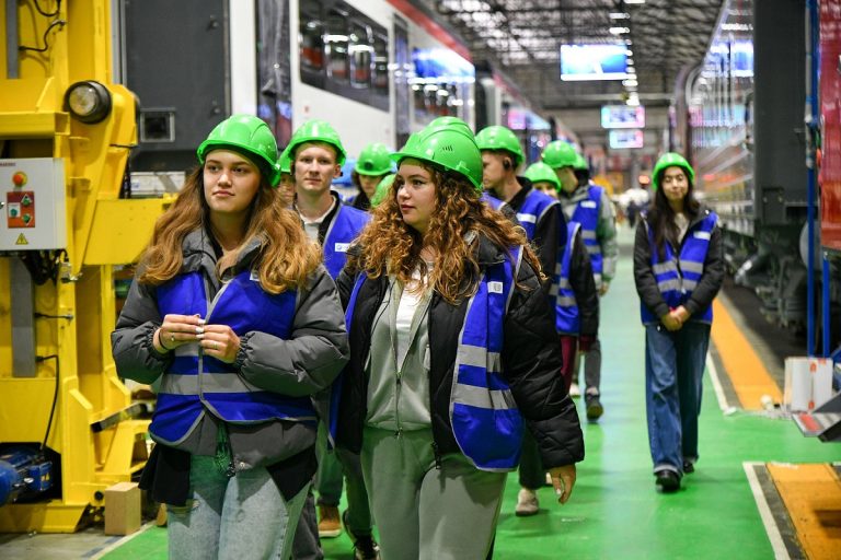 Более 3800 человек приняли участие в профориентационной акции «Неделя без турникетов» в Тверской области