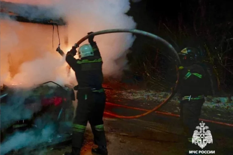 В Тверской области дотла сгорел автобус