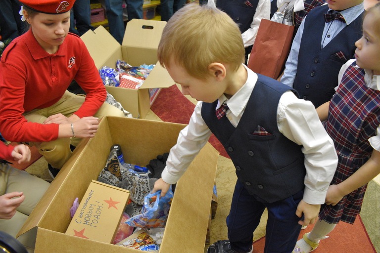 В Твери проходит благотворительная акция «Новогодний подарок солдату»