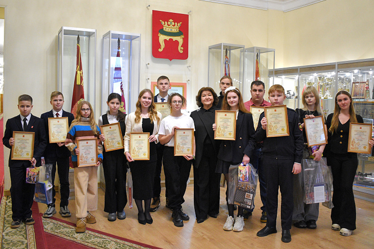 Тверские школьники получили по 10 тысяч рублей за особые достижения