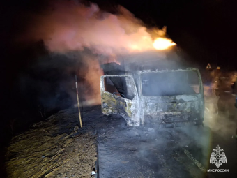 Грузовик сгорел дотла в Осташковском округе Грузовик сгорел дотла в Осташковском округе