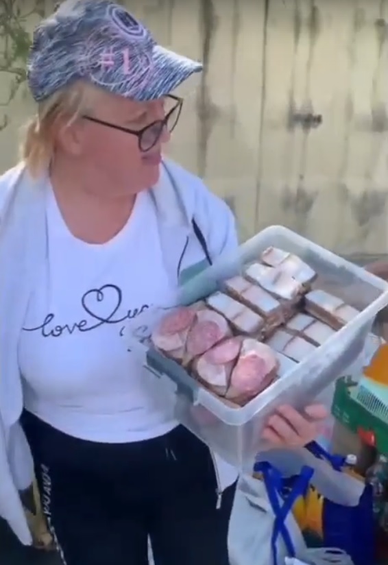 Женщины в Тверской области объединились, чтобы накормить раненых бойцов СВО в санитарных эшелонах