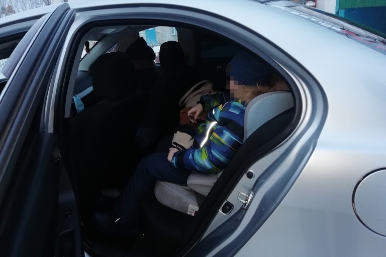 Теперь за детей без автокресел в машине водители заплатят вдвойне