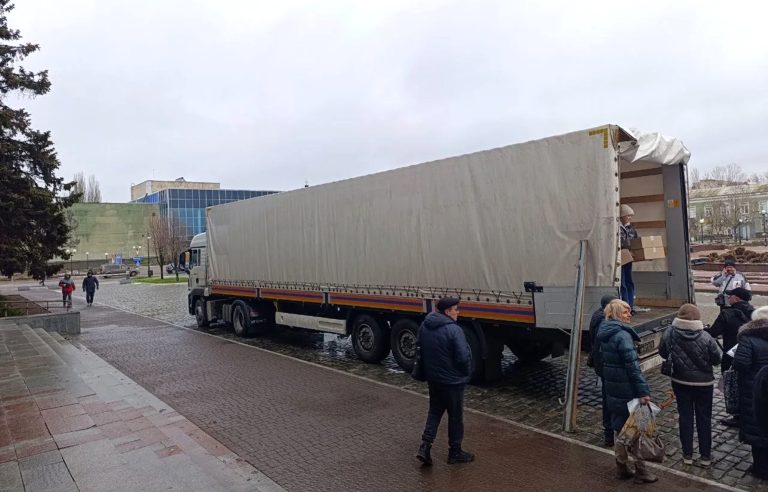 Из Твери в Бердянск к Новому году отправили сладкий груз