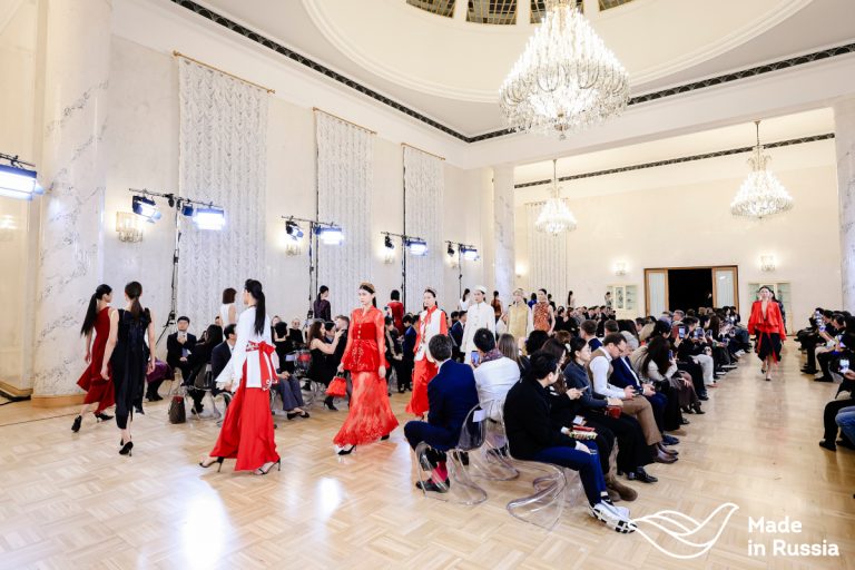 И в Пекине, и в Москве одновременно: мода «Торжокских золотошвей» объединяет и вдохновляет