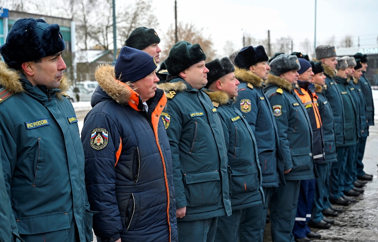 Виталий Королев вручил региональные награды и передал спецтранспорт спасателям Тверской области