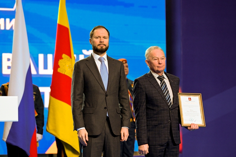 Виталий Королев вручил региональные награды и передал спецтранспорт спасателям Тверской области