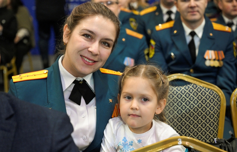 Виталий Королев вручил региональные награды и передал спецтранспорт спасателям Тверской области