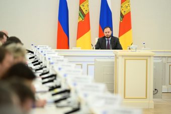 Виталий Королев поставил задачи по оказанию поддержки жителям и восстановлению жилья, поврежденного в результате отражения атаки БПЛА Виталий Королев поставил задачи по оказанию поддержки жителям и восстановлению жилья, поврежденного в результате отражения атаки БПЛА