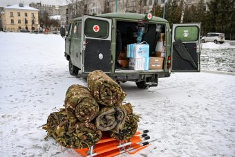 В зону СВО из Тверской области направили автомобиль скорой медицинской помощи и защиту от тепловизоров В зону СВО из Тверской области направили автомобиль скорой медицинской помощи и защиту от тепловизоров